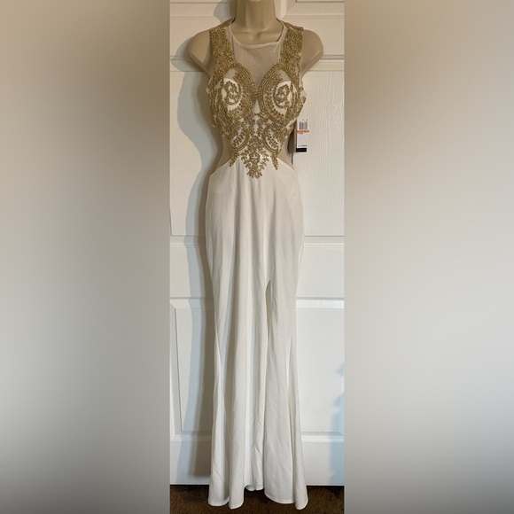 City Studio Dresses & Skirts - CITY STUDIO Back Sleeveless Full-Length Formal Fit + Flare Dress